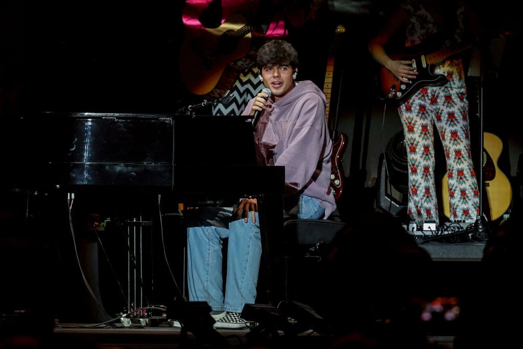 Iñigo Quintero en un concierto