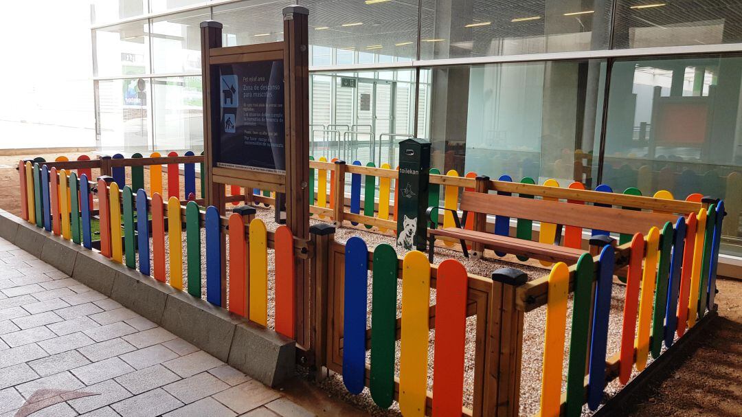 Área recreativa para mascotas en el Aeropuerto de Gran Canaria.