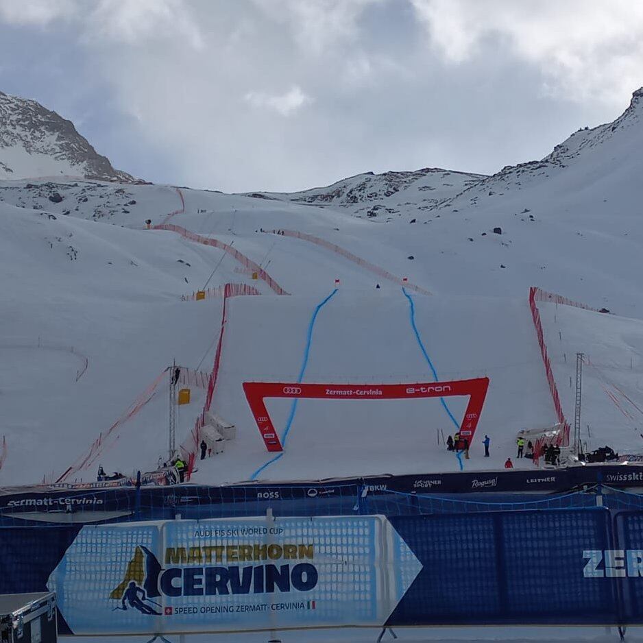 Aspecte que presentava la pista de descens de Zermatt-Cervinia on havia de disputar-se la prova de Copa del món aquest diumenge i que s'ha cancel·lat pel mal temps.