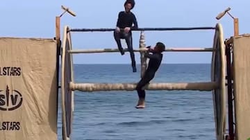 Susto en 'Supervivientes' por la tremenda caída de un concursante durante una prueba: "He visto el palo y me lo he comido"