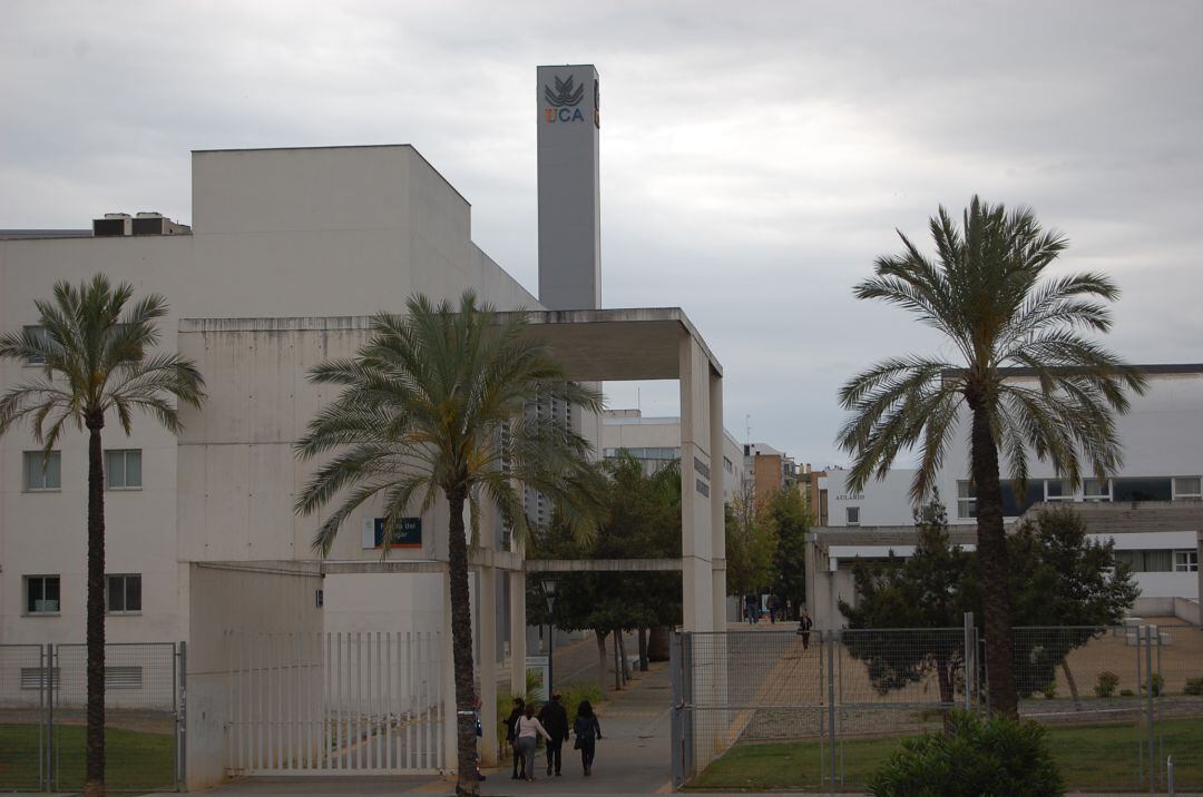 Fachada de la Universidad de Cádiz