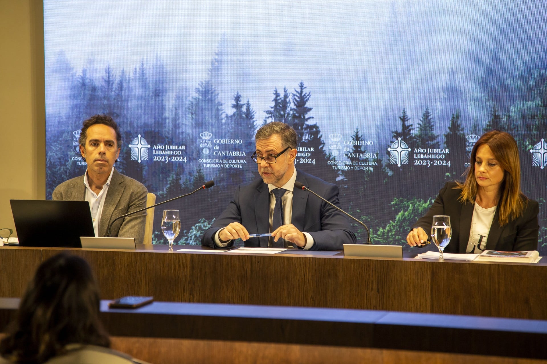 Luis Martinez Abad presenta la adjudicación a SNÖ Hotels de la gestión de La Corza Blanca