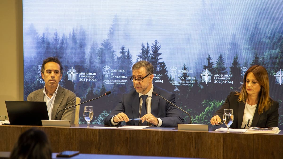 El consejero de Turismo admite que no será fácil para los municipios regular la vivienda turística en Cantabria