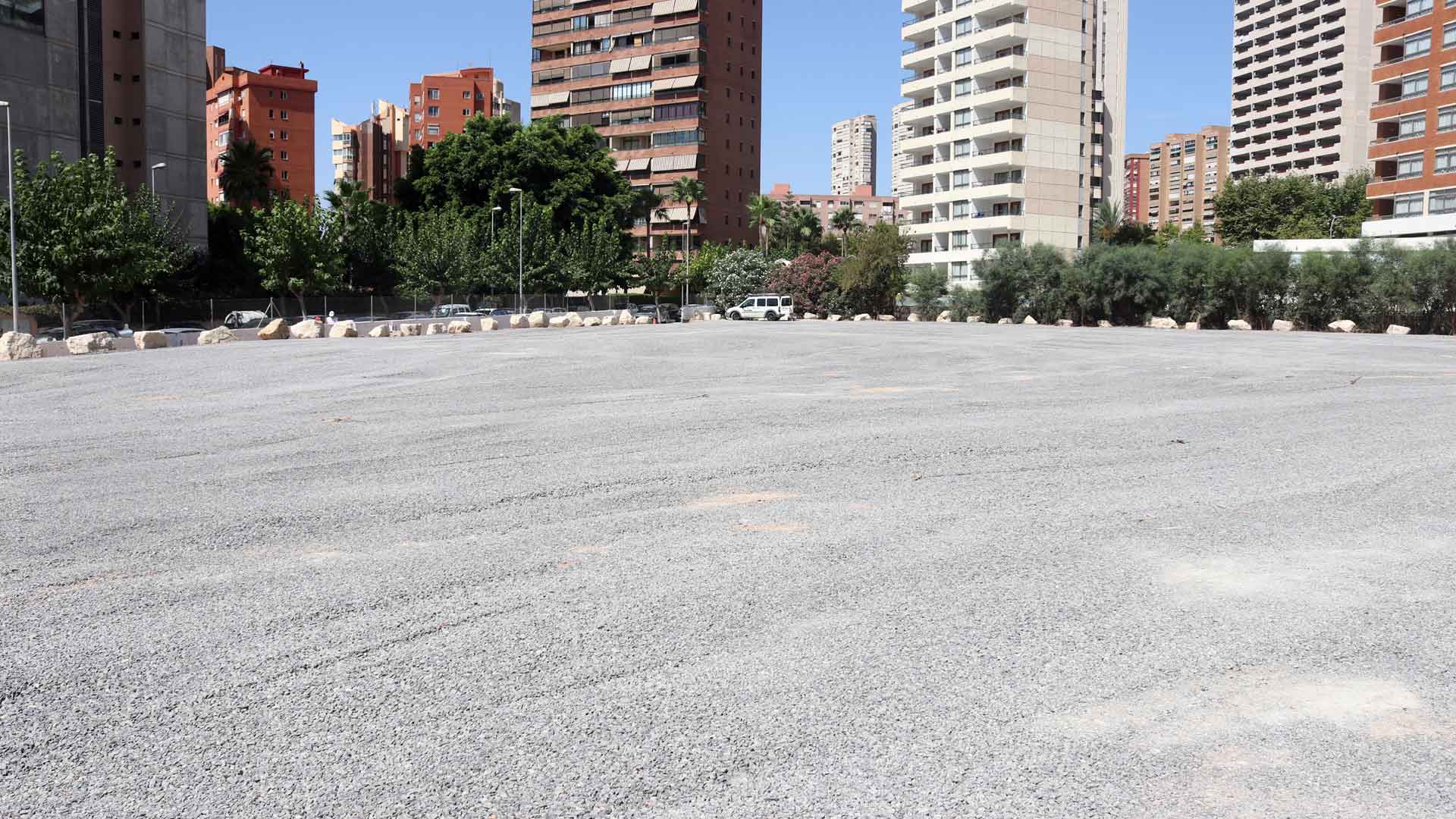 La grava ya colma el parking de la calle Lérida