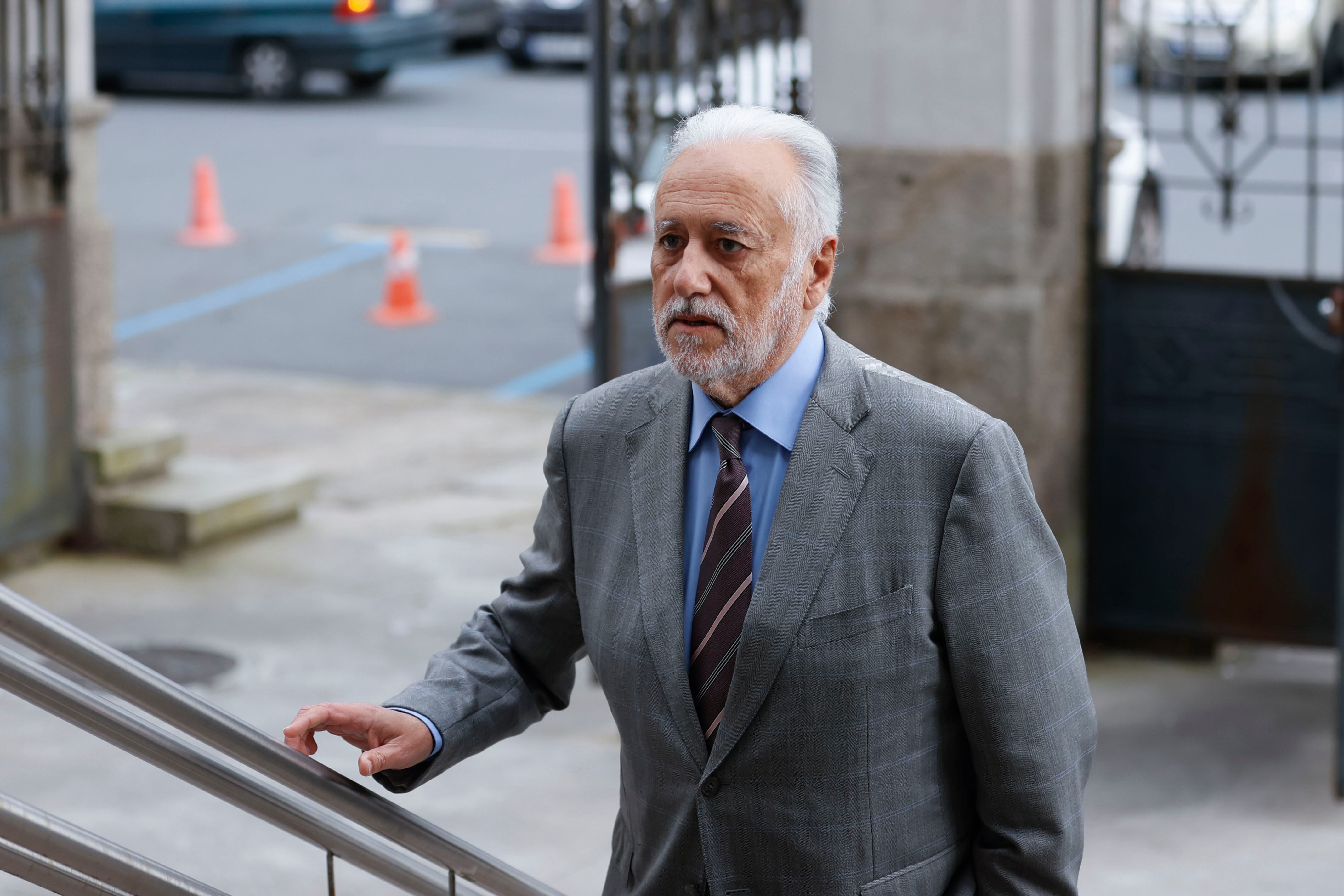 A CORUÑA, 21/04/26.- La sección segunda de la Audiencia Provincial de A Coruña celebra este martes la sexta sesión del juicio contra el lotero Manuel Reija, que dijo haber encontrado una Primitiva premiada con 4,7 millones de euros en 2012 y su hermano Miguel (imagen), que en el momento del sorteo era delegado provincial de Loterías, acusados de haberse quedado con un boleto de la Primitiva premiado con 4,7 millones de euros en 2012, reclamado por dos familias de dos fallecidos. EFE/ Cabalar