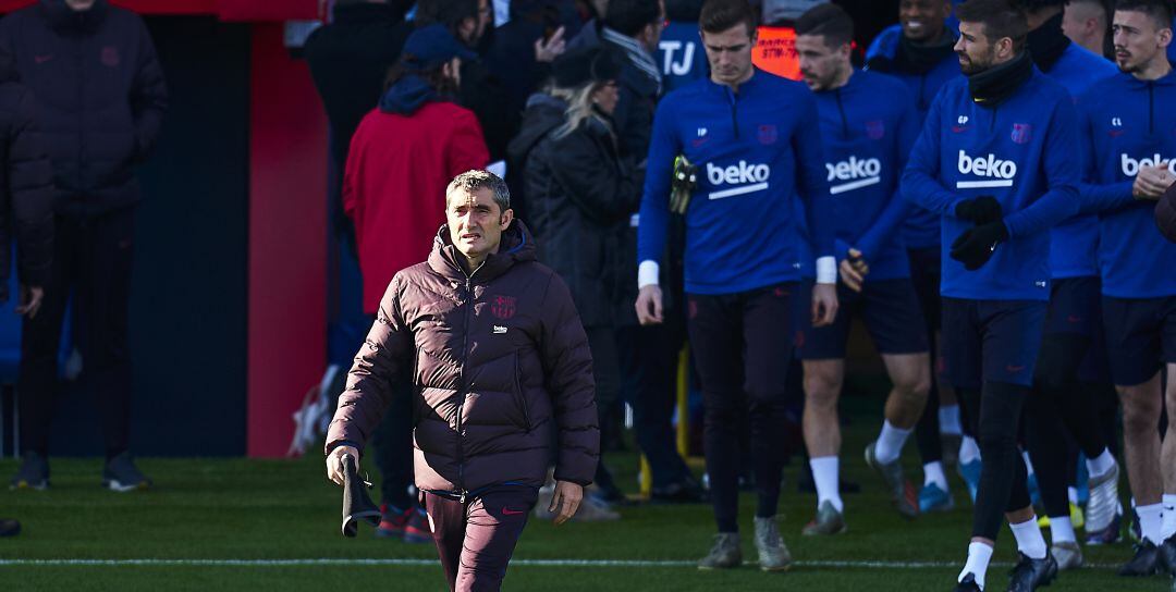 Ernesto Valverde al comienzo del entrenamiento en Jeddah