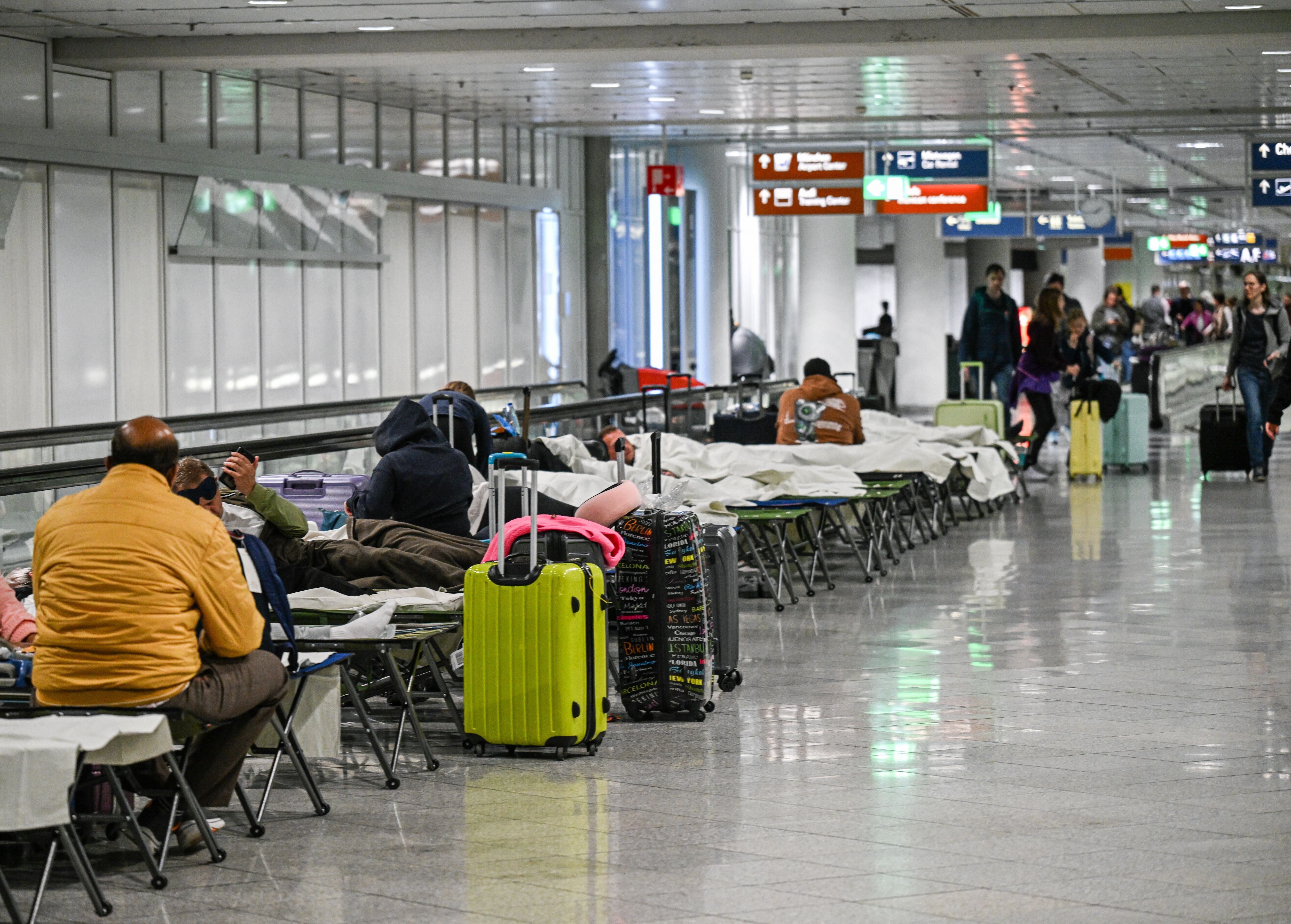 El aeropuerto de Múnich ha estado cerrado durante varias horas esta madrugada. Photo: Jason Tschepljakow/dpa (Photo by Jason Tschepljakow/picture alliance via Getty Images)