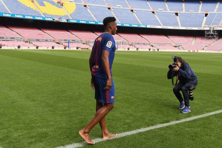 Yerry Mina durante su presentación con el FC Barcelona. 