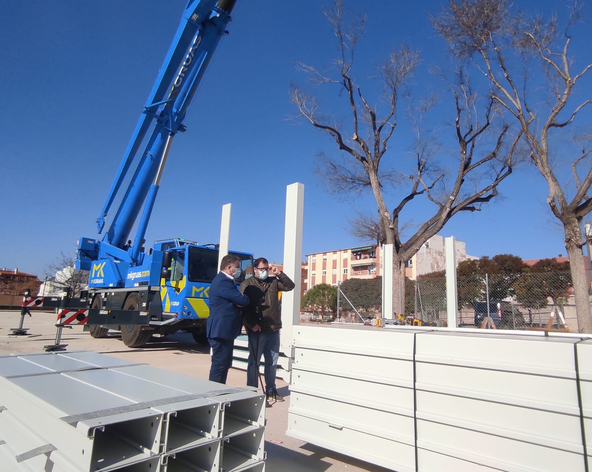 Instalación de las aulas prefabricadas del colegio Príncipe Don Juan Manuel