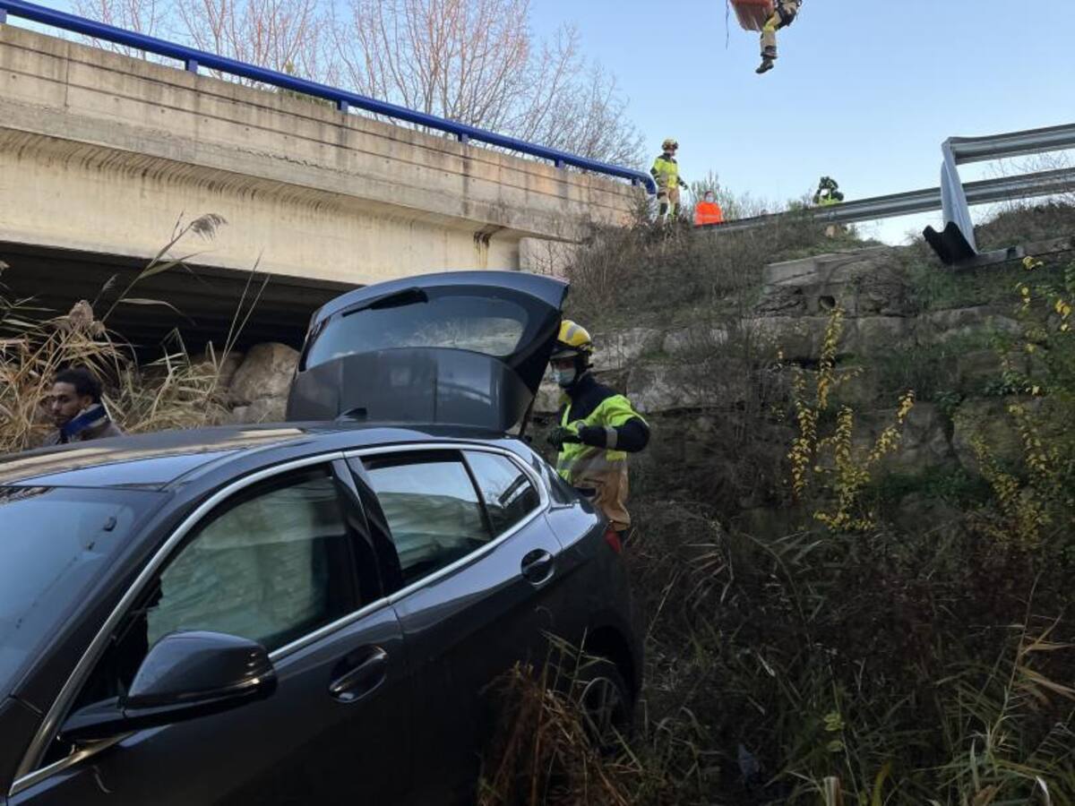 Dos heridos en un accidente de tráfico a la salida de Huesca tras un choque lateral entre dos coches