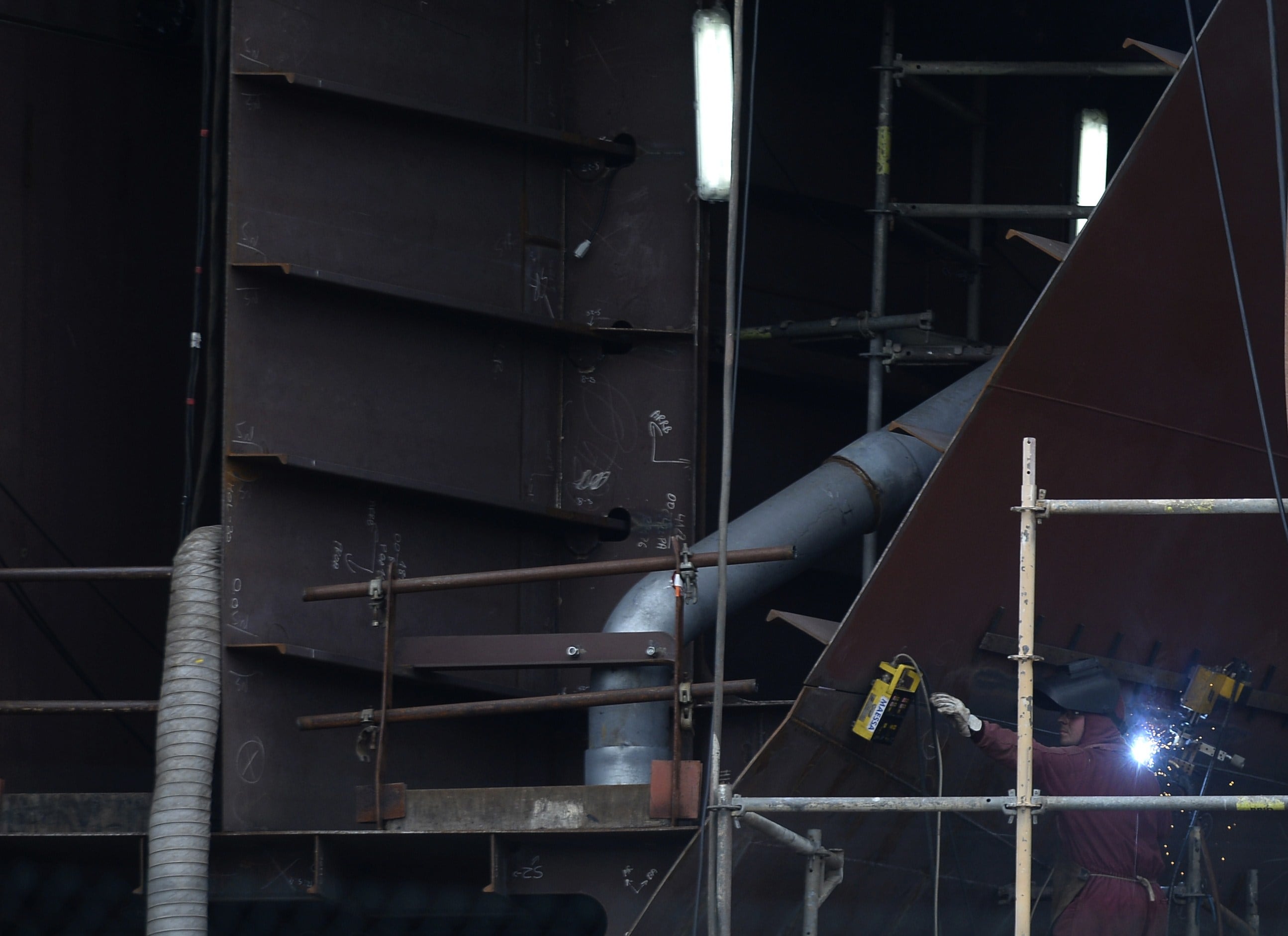 A welder works on a ship at a shipyard in Vigo, northwestern Spain, on January 21, 2015. Spain&#039;s unemployment rate fell for the second straight year in 2014 to 23.7 percent as an economic recovery gained pace, but remains at one of the highest levels in the European Union, official data showed on January 22, 2015.    AFP PHOTO/ MIGUEL RIOPA        (Photo credit should read MIGUEL RIOPA/AFP via Getty Images)