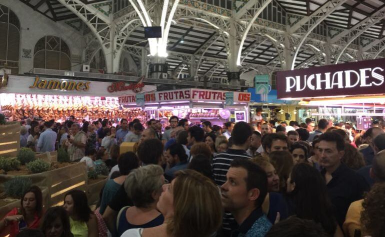 El Mercado Central de Valencia cosechó un gran éxito de afluencia en su fiesta gastronómica de promoción el pasado sábado