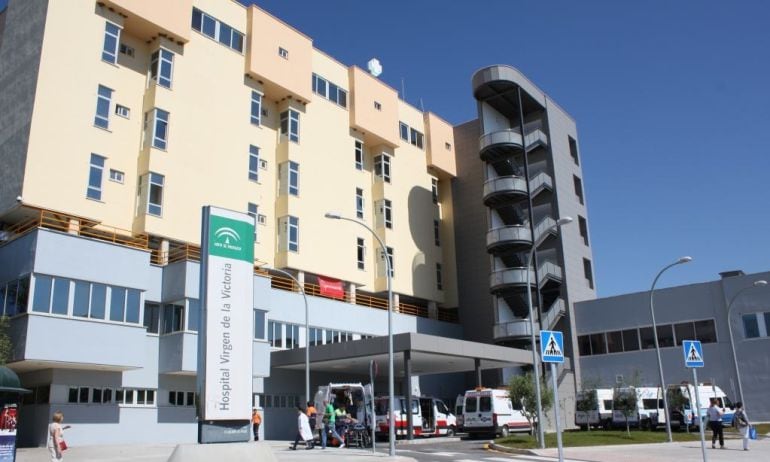 Hospital Clínico de Málaga donde permanece ingresada la menor herida por la espalda