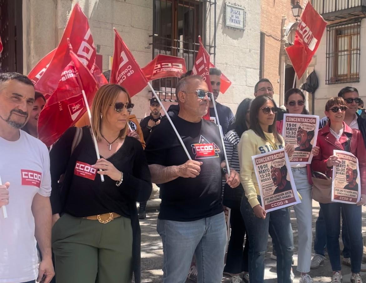 Los trabajadores de la oficina de Extranjería de Toledo protestan ante la Delegación del Gobierno de España en Castilla-La Mancha
