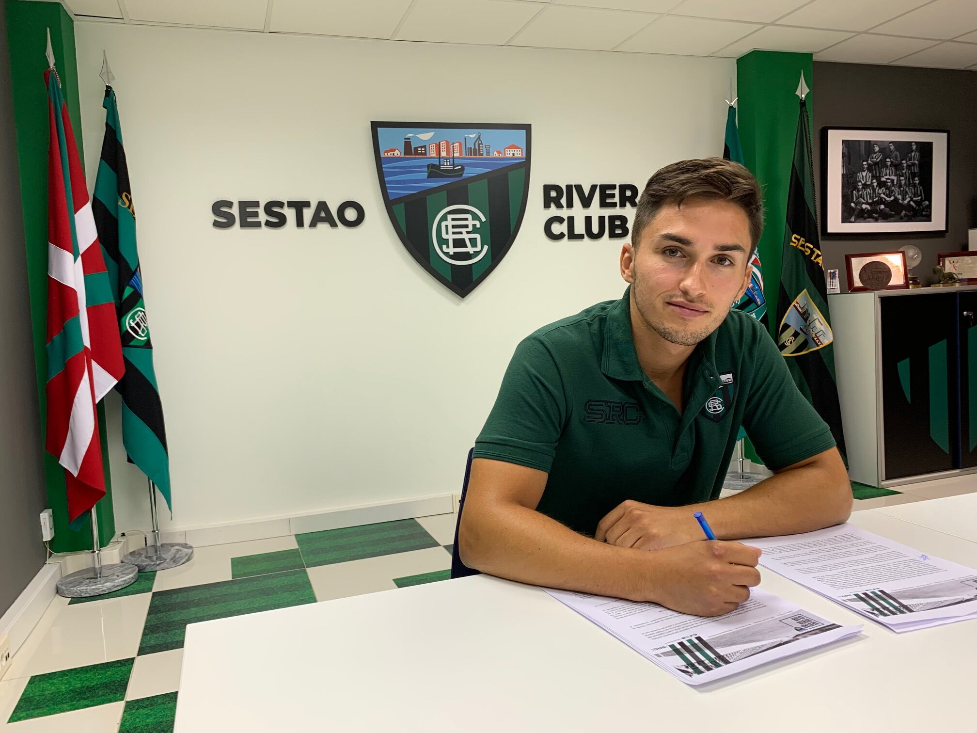 Álvaro Mateo, durante su presentación con el Sestao River / Sestao River