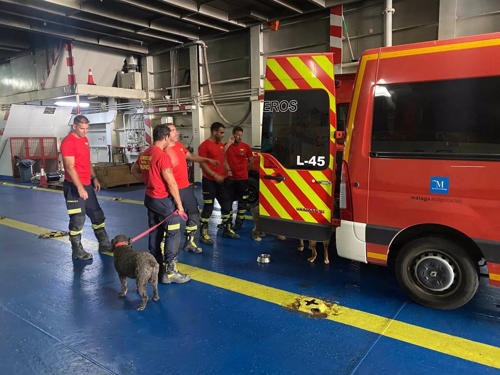 Bomberos de la Diputación provincial de Málaga viajan hacia Marruecos para participar en labores de rescate tras el terremoto.