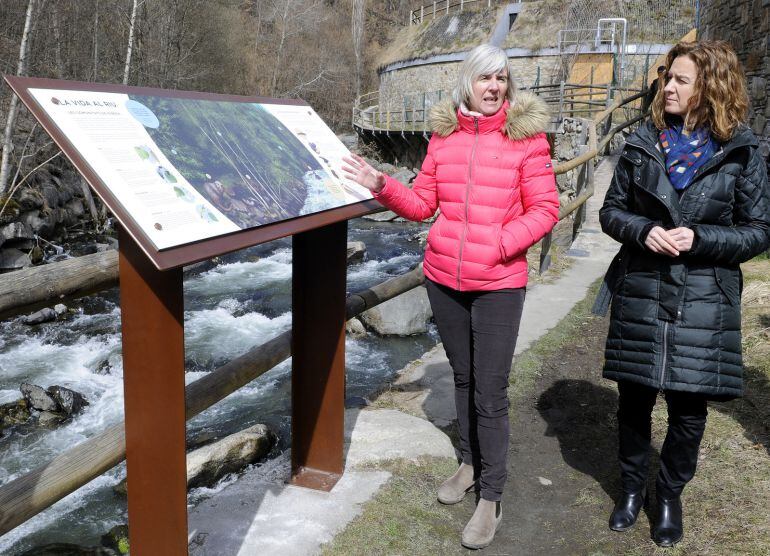 Laura Coll, cap d'Unitat d'Aigües, i Silvia Calvó, Ministra de Medi Ambient