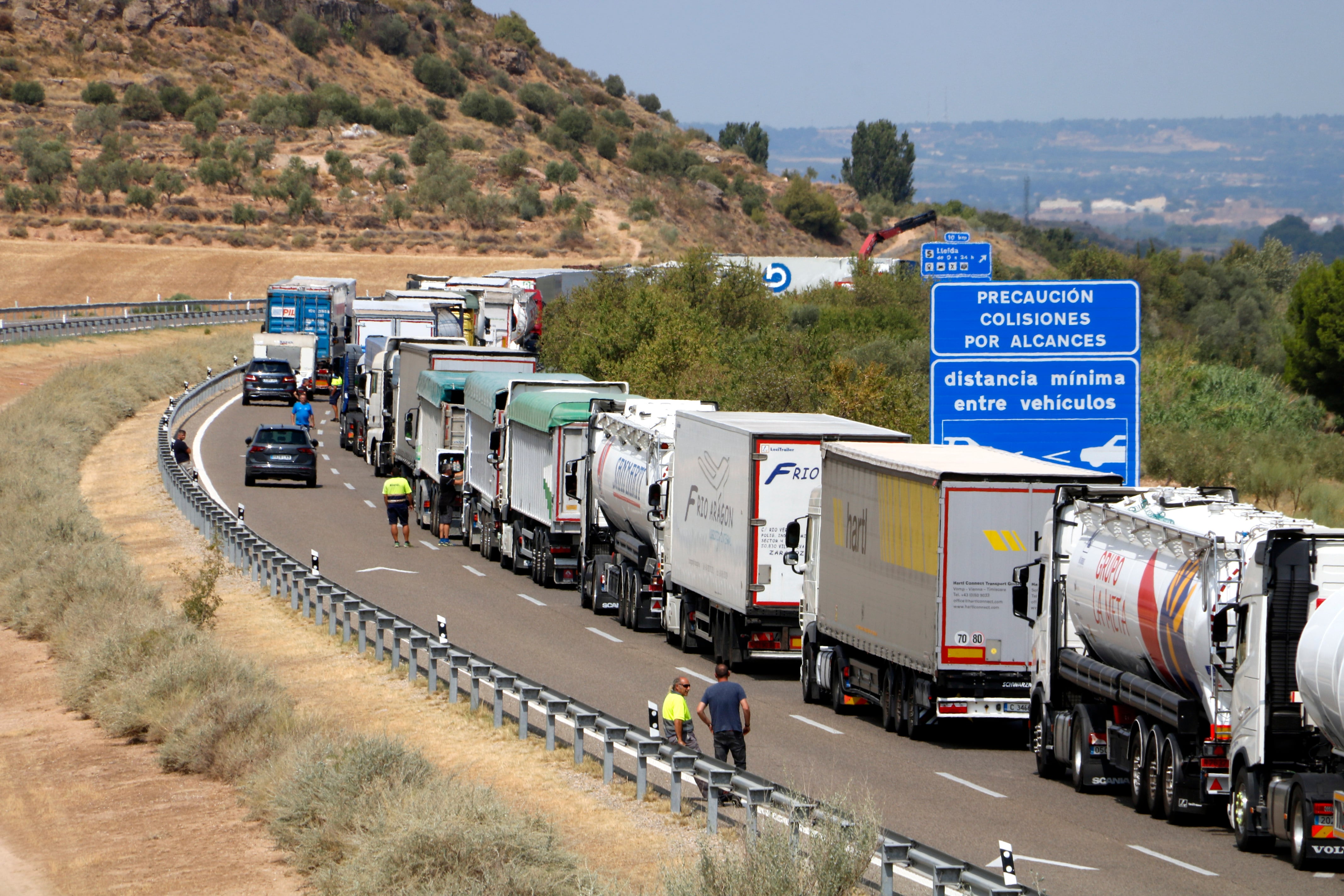 Camions fent cua