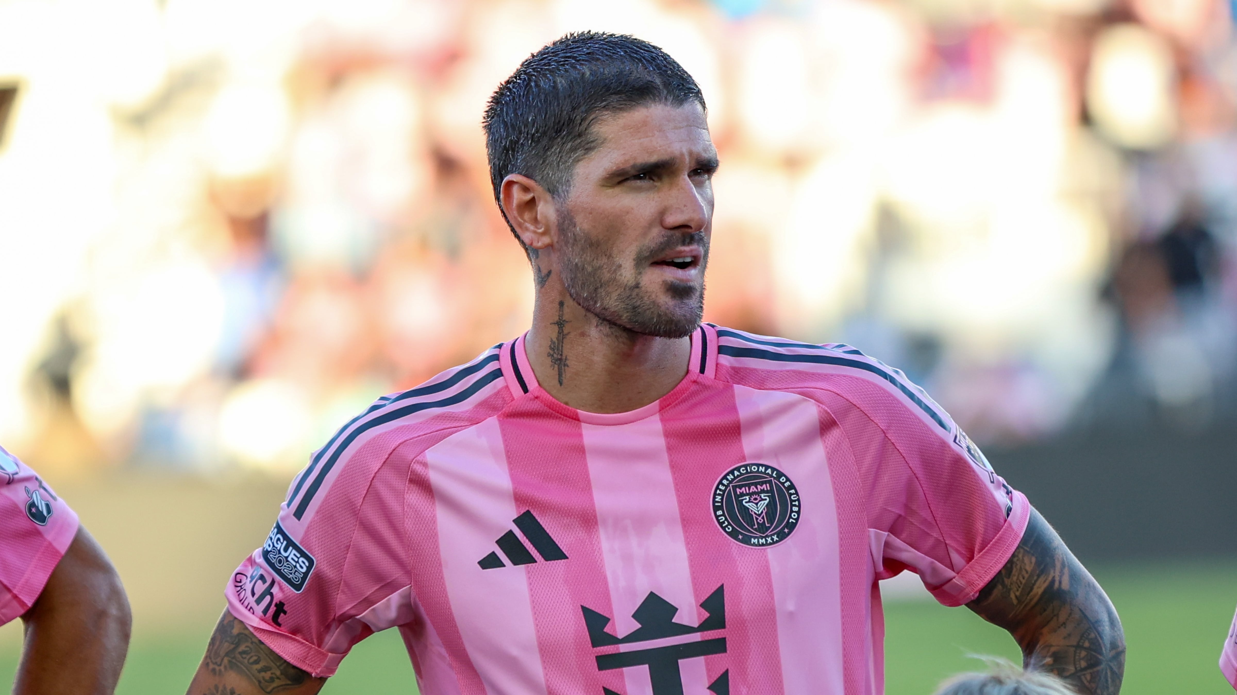 FT. LAUDERDALE, FLORIDA - 30 DE JULIO: El centrocampista del Inter Miami Rodrigo De Paul (7) observa durante un partido de fútbol de la Leagues Cup entre el Inter Miami CF y el Atlas en el Chase Stadium el 30 de julio de 2025 en Fort Lauderdale, Florida. (Foto de Chris Arjoon/Icon Sportswire vía Getty Images)