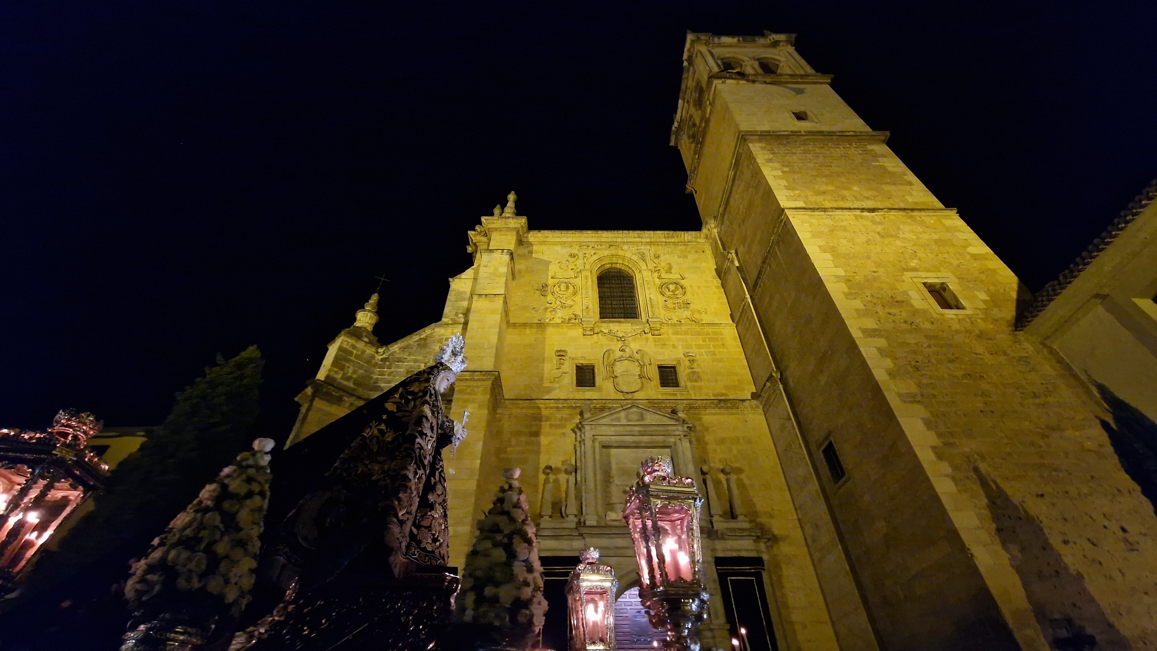 La Virgen de la Soledad Coronada a su llegada a su templo del Monasterio de San Jerónimo de Granada