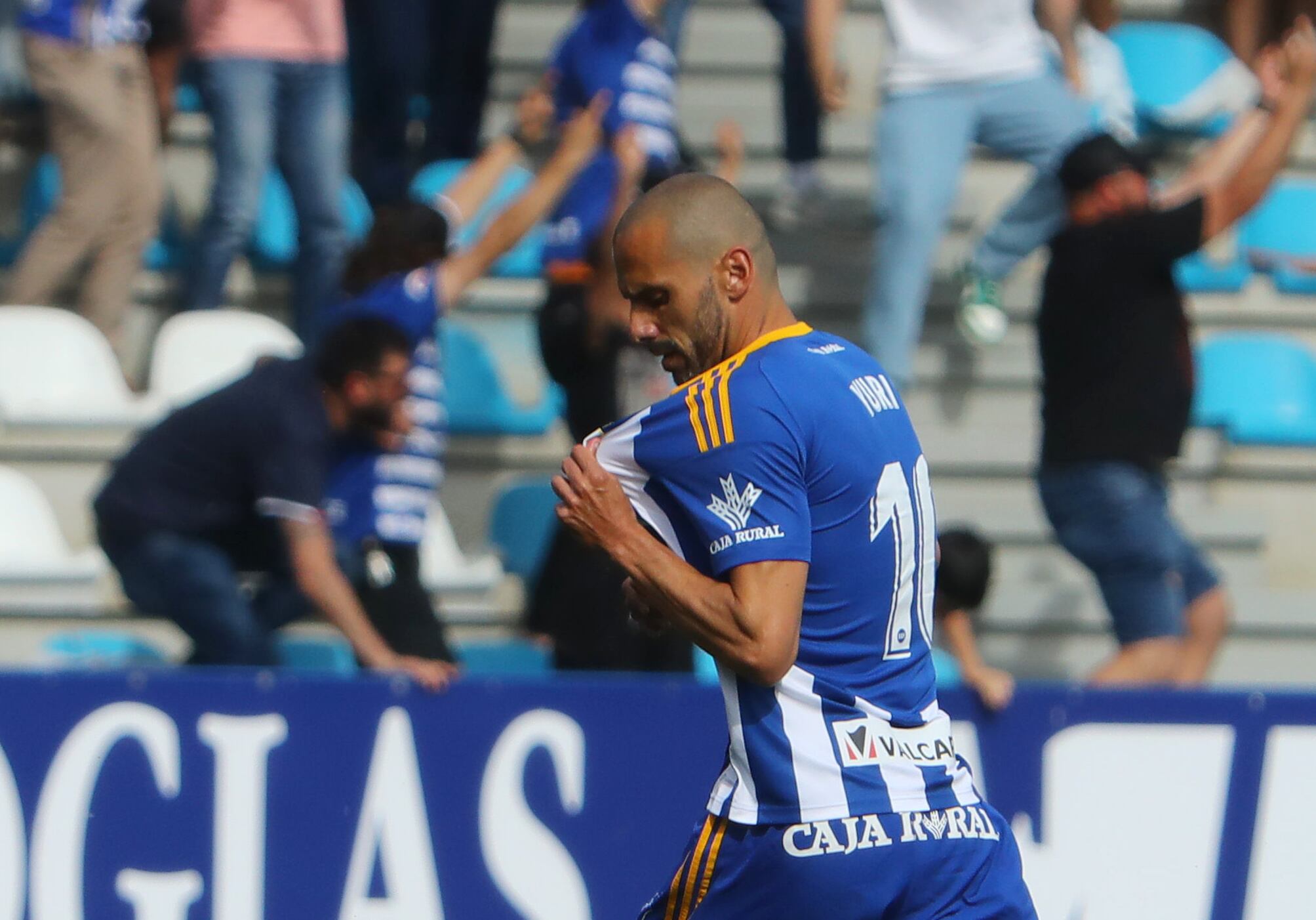 El doblete de Yuri mantiene con hilo de vida a la Ponferradina