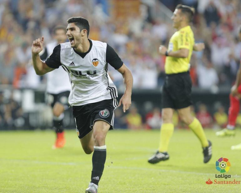 Guedes marca contra el Sevilla