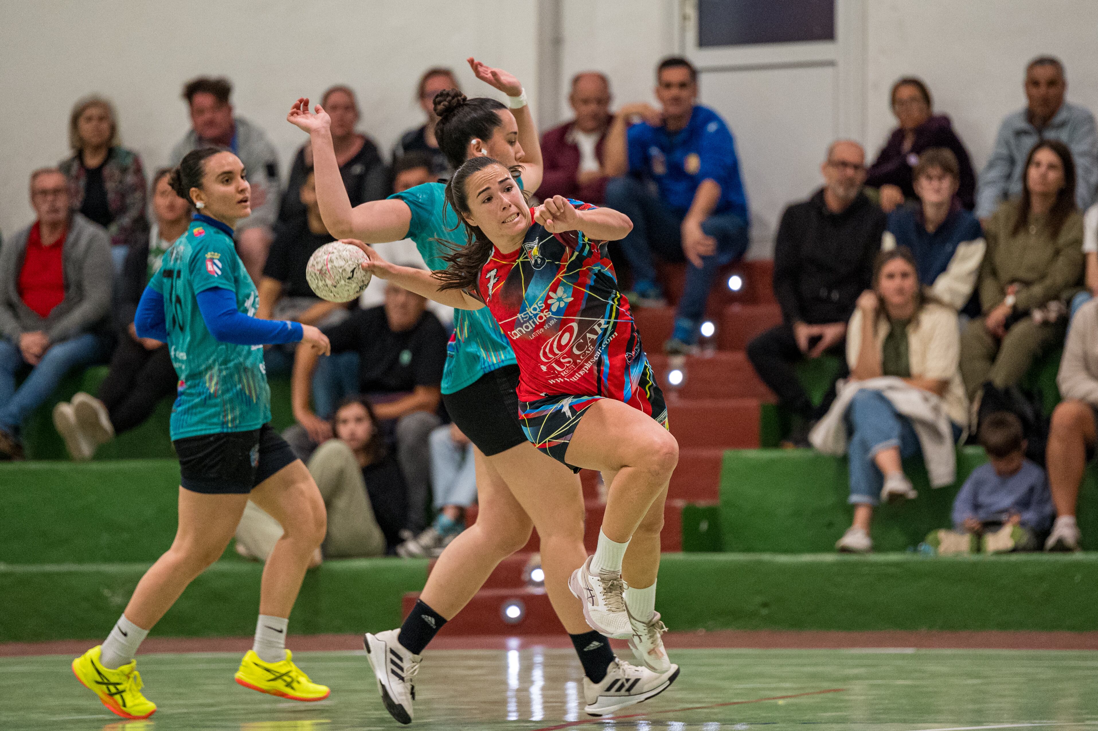El Zonzamas Plus Car Lanzarote se consolida en el liderato de la División de Honor Oro Femenina de balonmano.