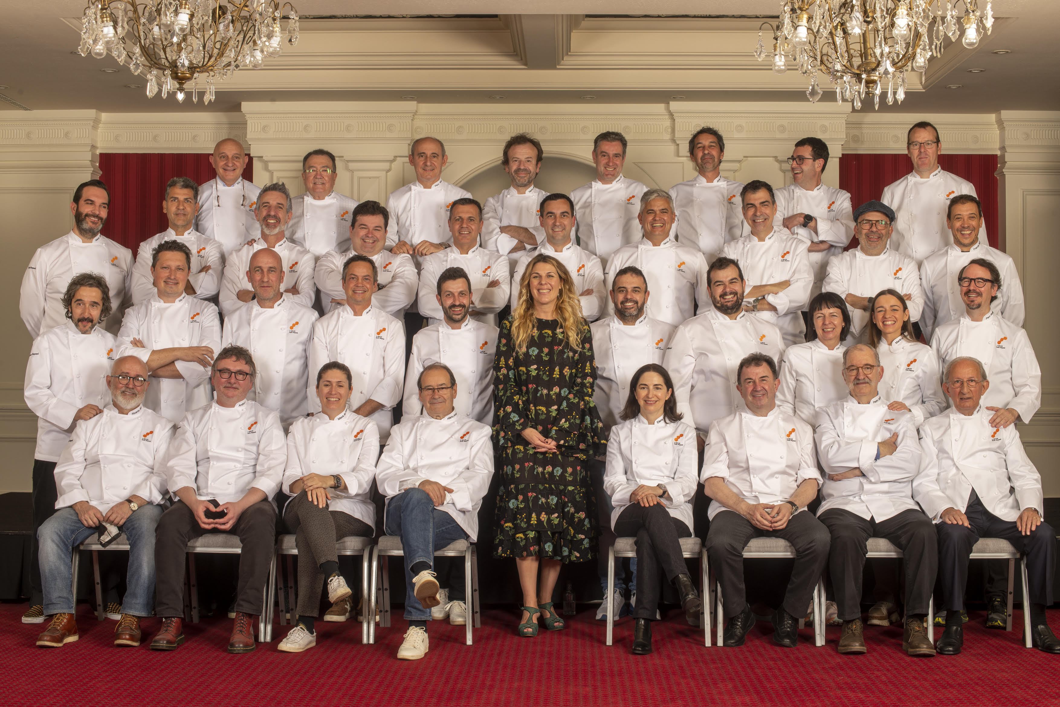 Foto de familia de los chefs con tres soles de la Guía Repsol.