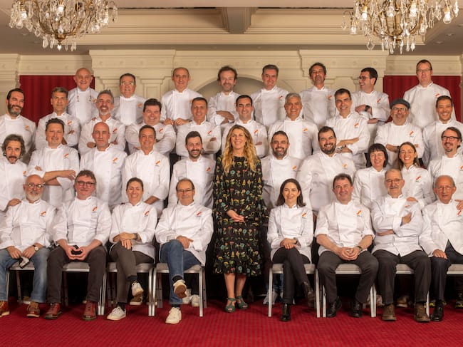 Foto de familia de los chefs con tres soles de la Guía Repsol.