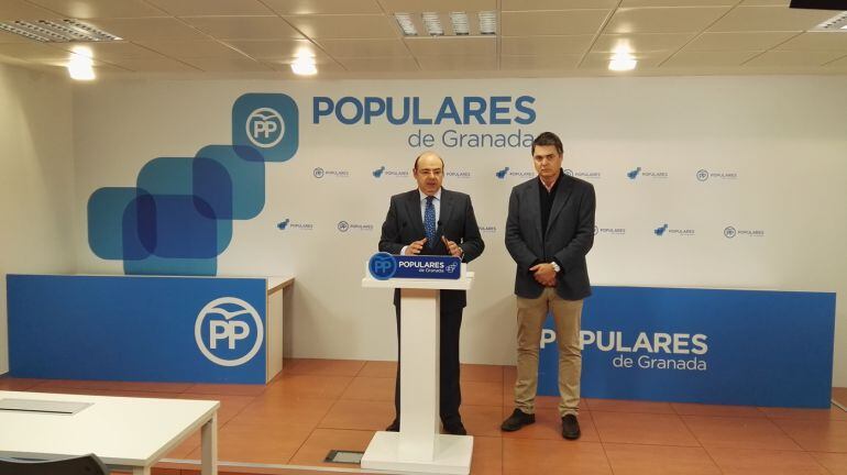 Rueda de prensa del PP de Granada con Sebastián Pérez y Carlos Rojas