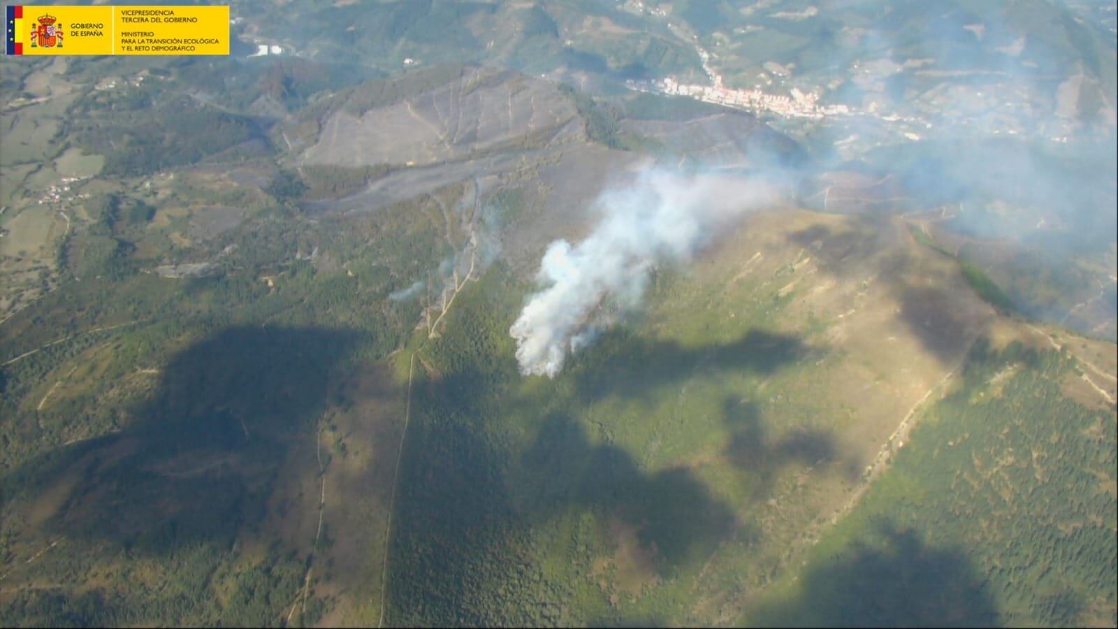 Foto aérea del incendio del Valle de Mena.