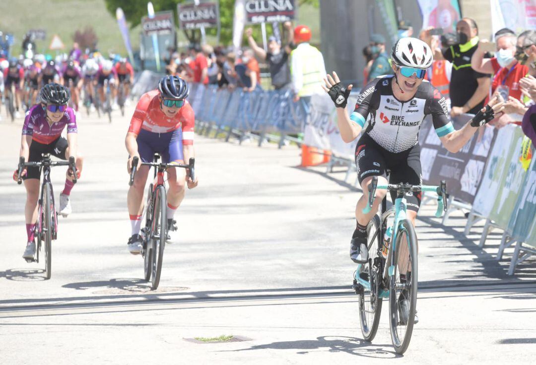 Grace Brown gana la primera etapa de la Vuelta a Burgos