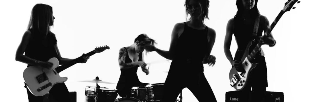 Fotograma del videoclip Black box de Anarchicks