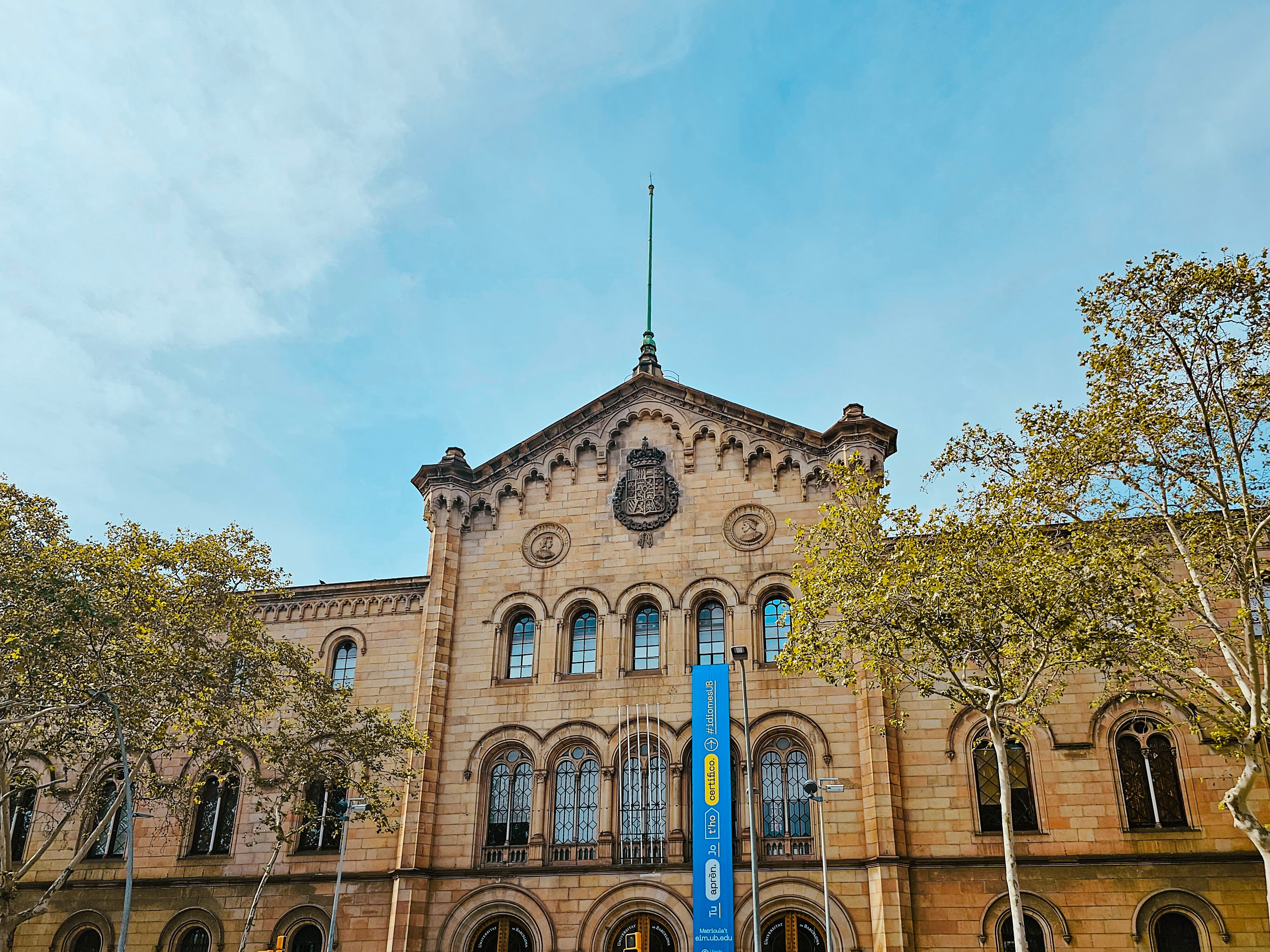 La Universidad de Barcelona (Universitat de Barcelona) fue fundada en 1450.