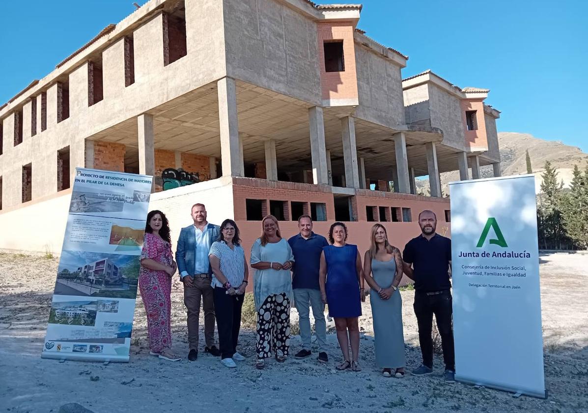 Visita de la delegada de Inclusión social al actual edificio de la Residencia de Mayores en el Pilar de la Dehesa