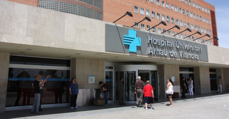 Imatge de l&#039;entrada de l&#039;Hospital Universitari Arnau de Vilanova de Lleida
