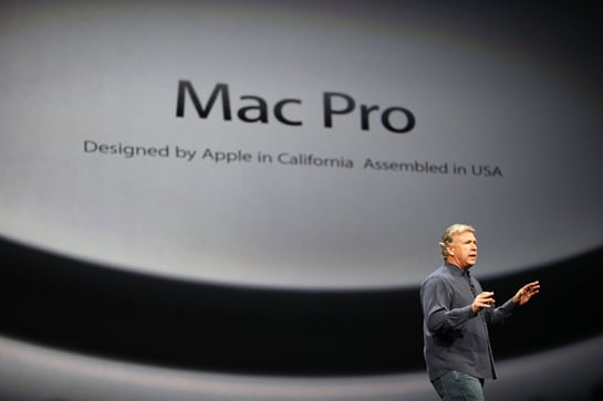 El vicepresidente de marketing mundial de Apple, Phil Schiller, presenta el Mac Pro