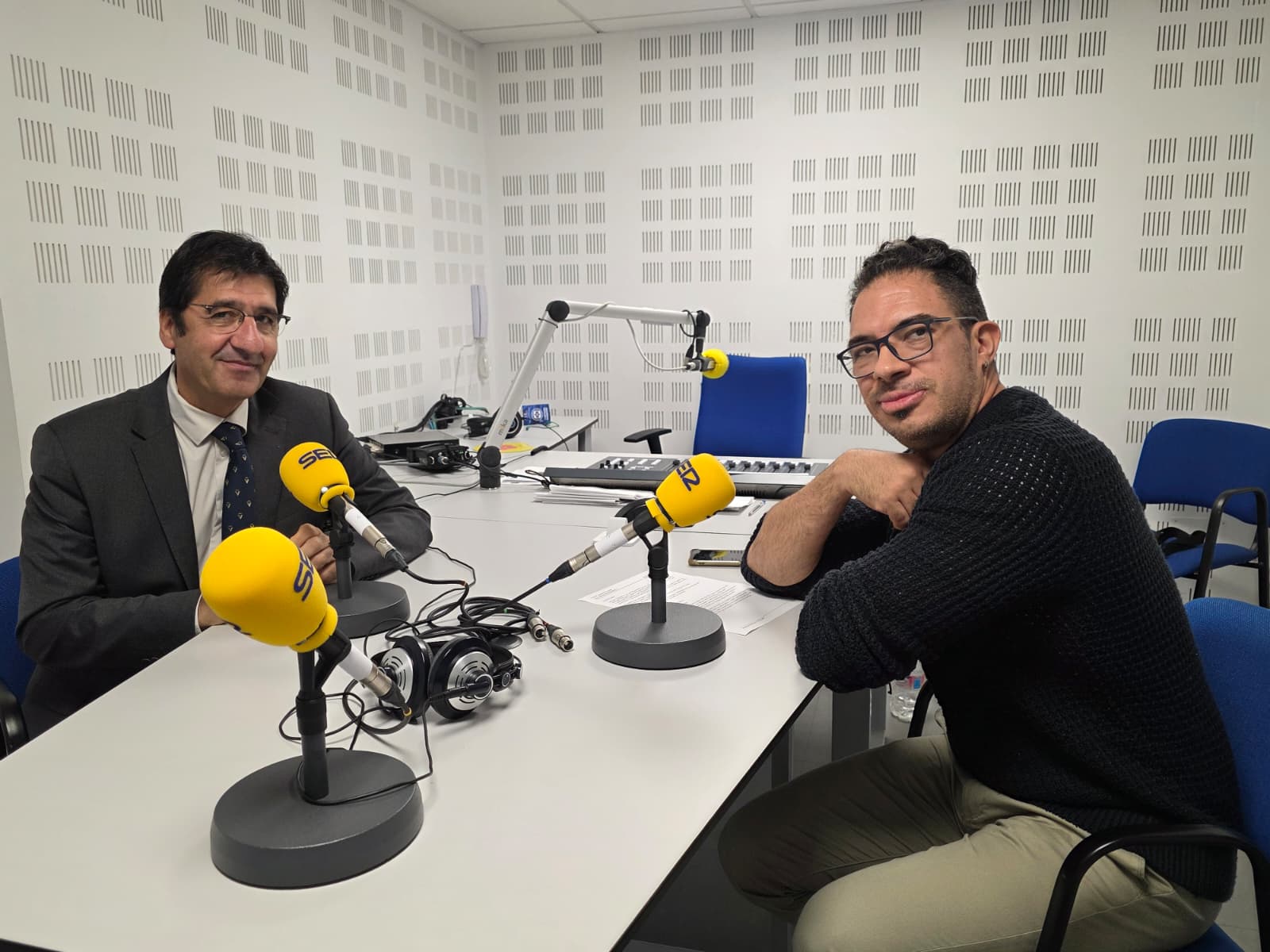 José Manuel Caballero, en los estudios de Radio Puertollano Cadena SER