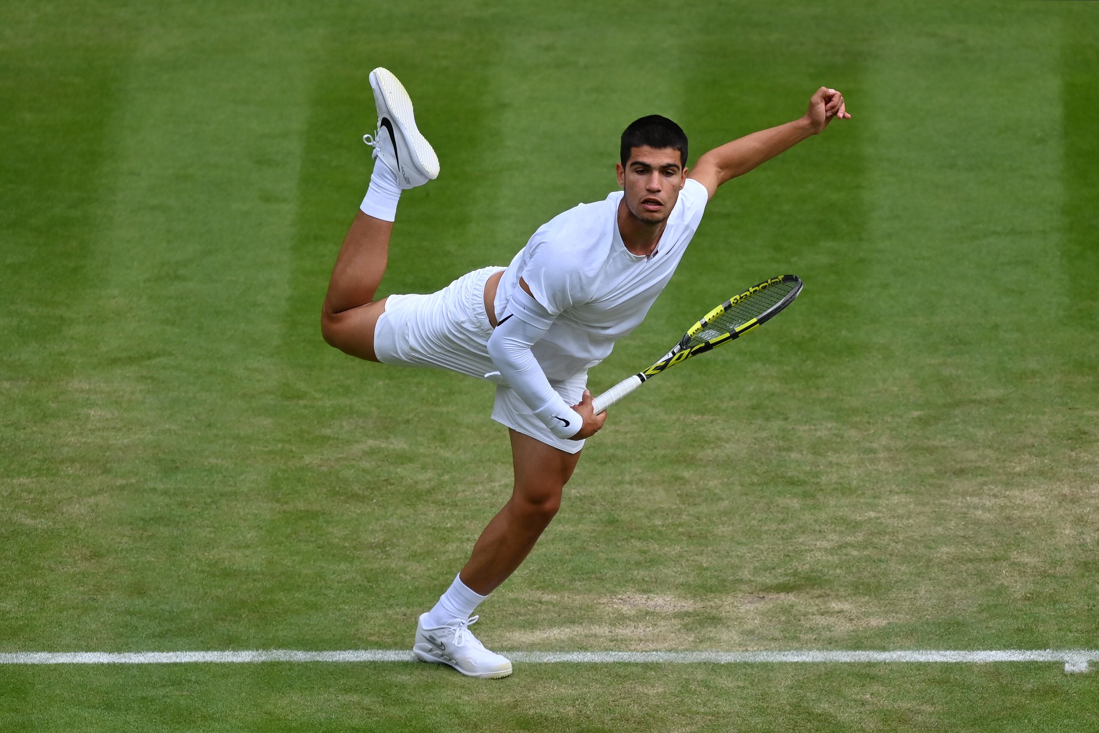 Carlos Alcaraz durante un encuentro de Wimbledon.