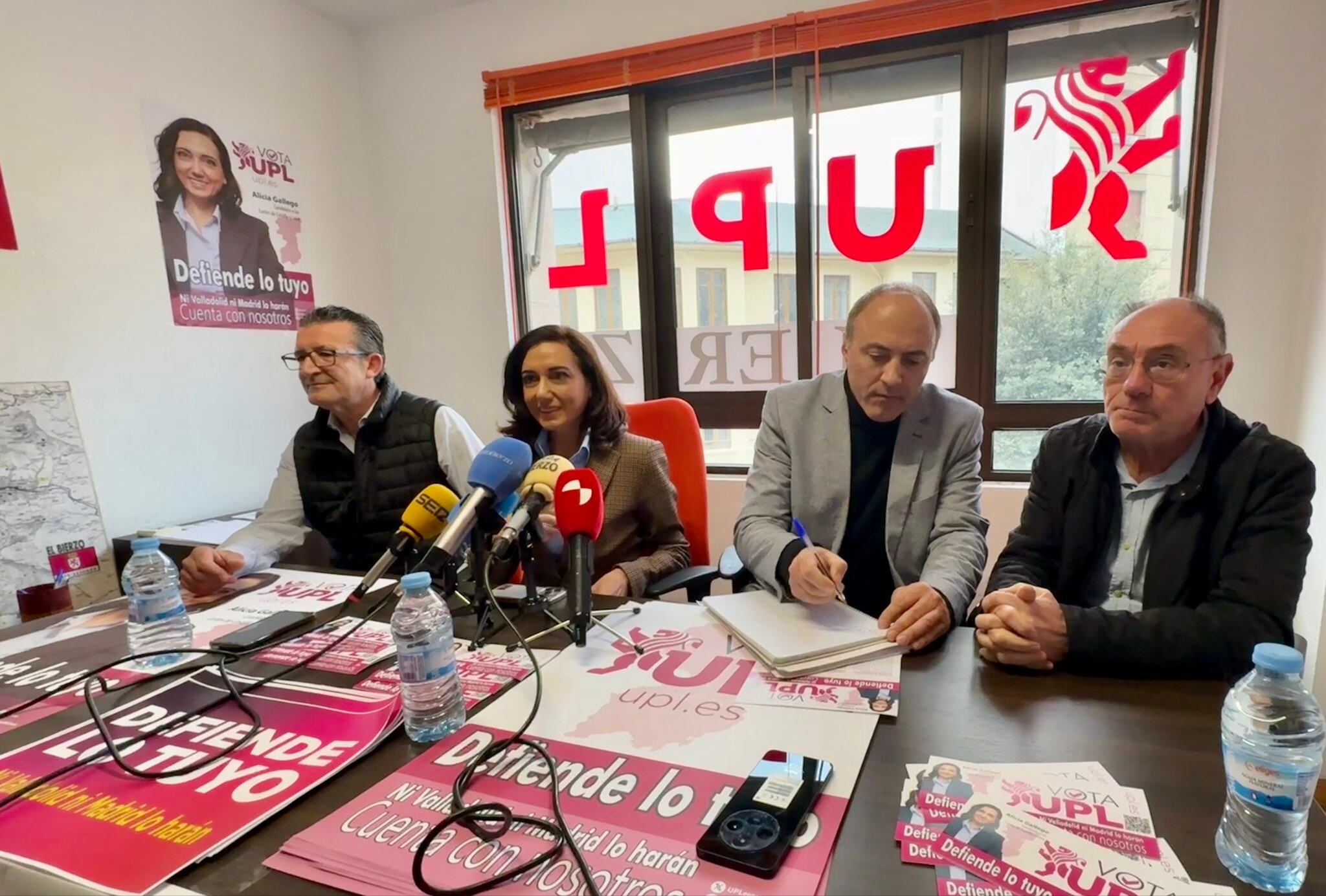 Alicia Gallego con los representantes de UPL en la comarca del Bierzo