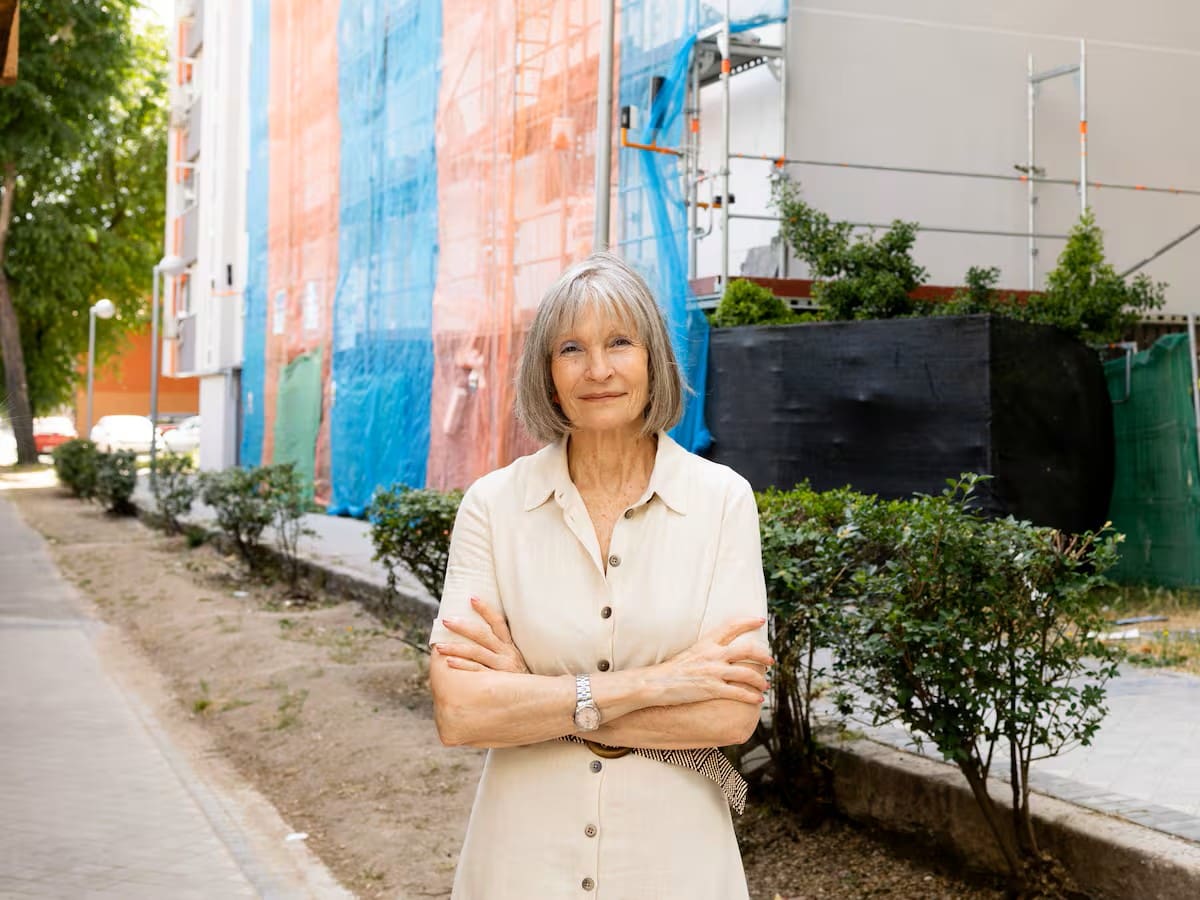 Manuela Navarro premiada con la Cruz de la Orden del Mérito Civil: "Vecinos de Orcasitas siguen sin poner la calefacción, pero ya no pasan frío"