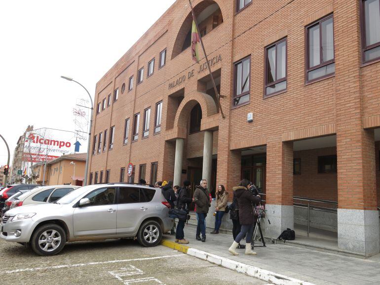 La investigación judicial de la presunta agresión a una menor de 15 años ha suscitado un intenso interés mediático