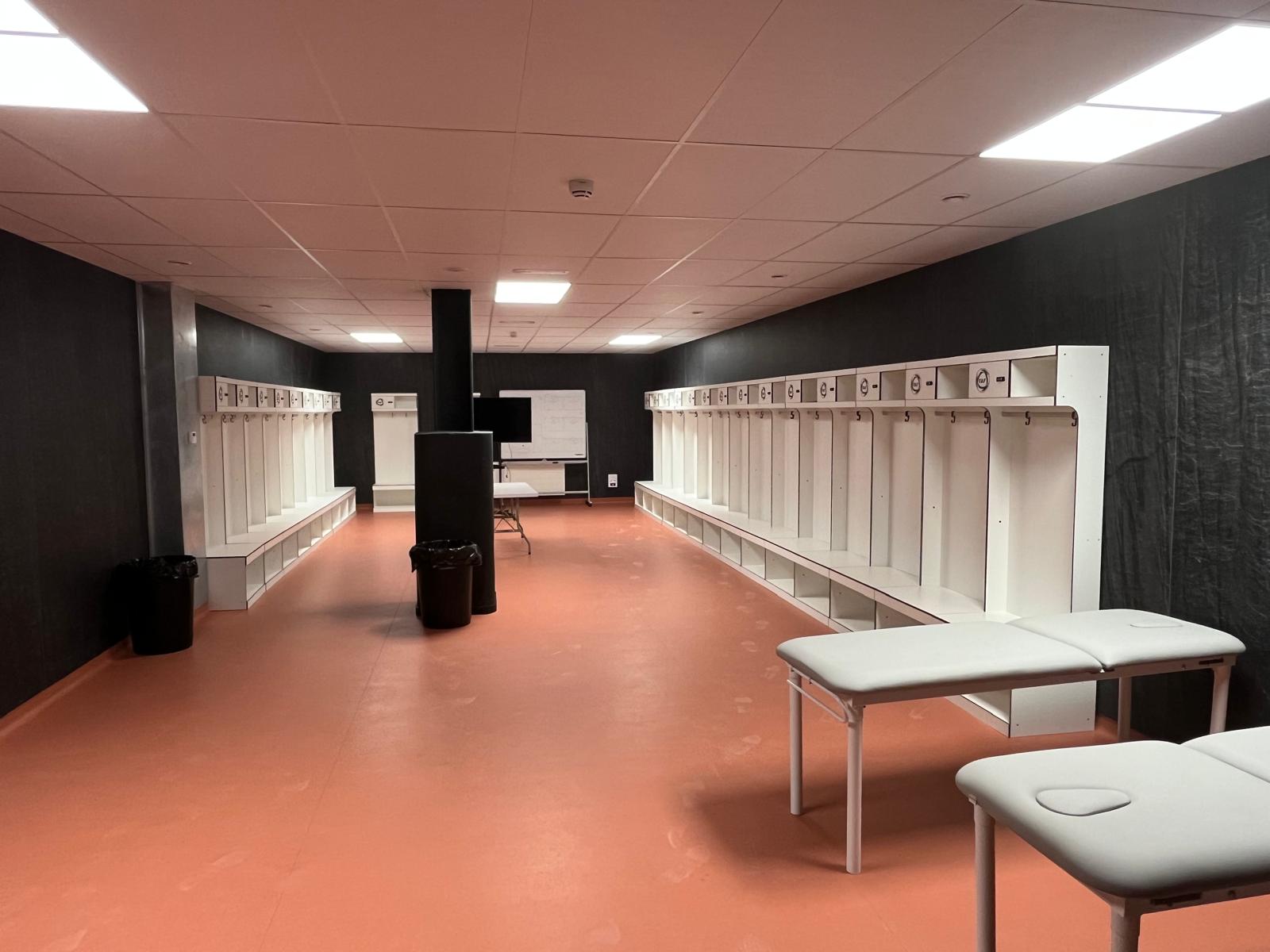 Un dels vestidors de l&#039;Estadi de la FAF