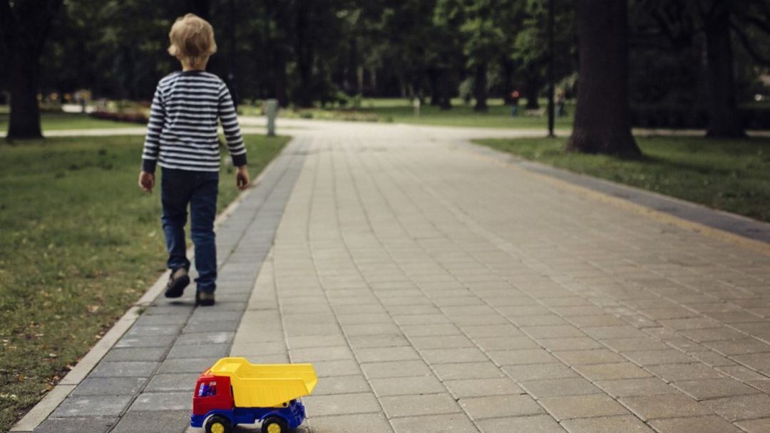 Los niños y niñas con autismo tienen permiso para salir a la calle