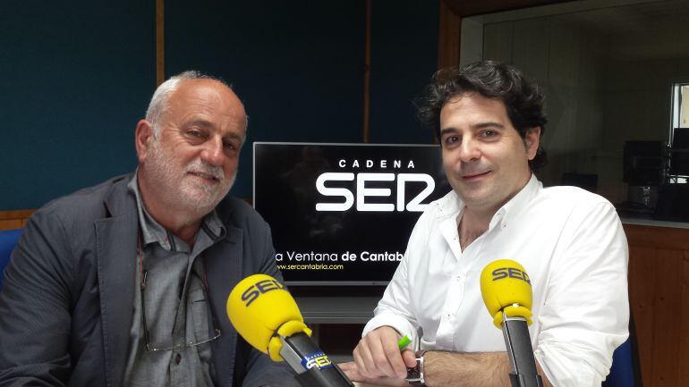 Los tertulianos, Javier Gómez Acebo y Román San Emeterio, en el estudio de la Ventana