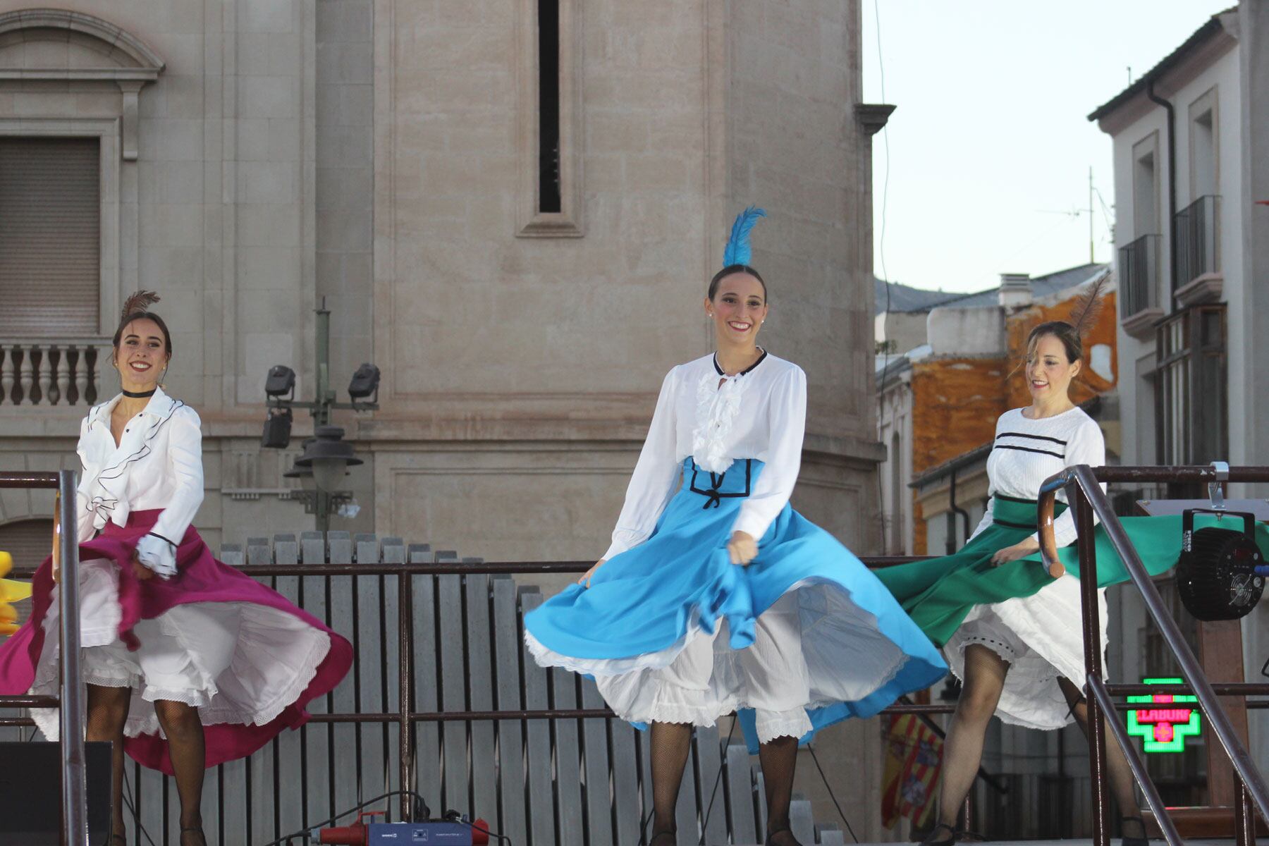 El célebre can-can, uno de los bailes de la época modernista, recreados por el ballet de Virginia Bolufer