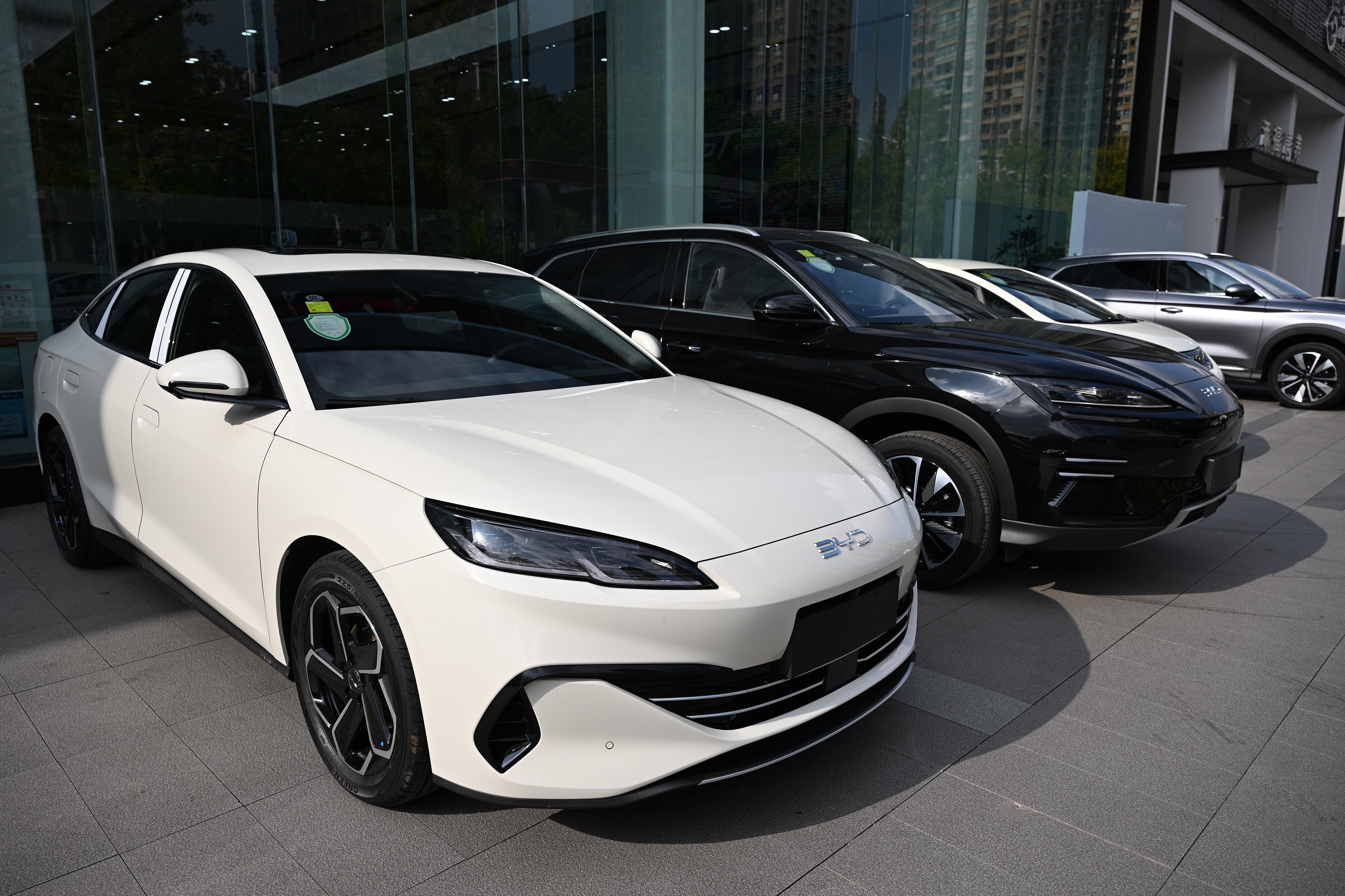 Varios vehículos de la firma BYD.