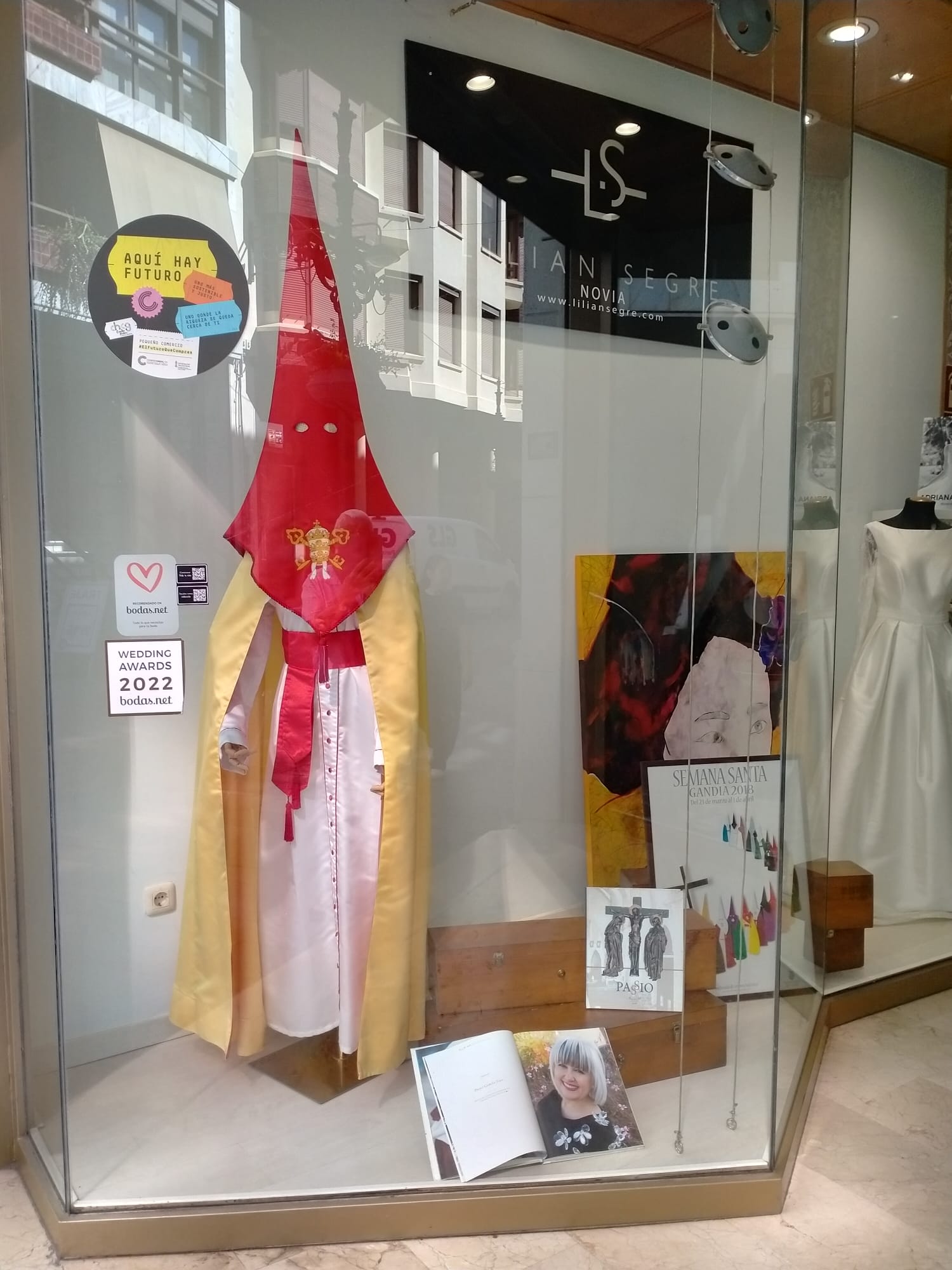 Difusión de la Semana Santa en los comercios locales