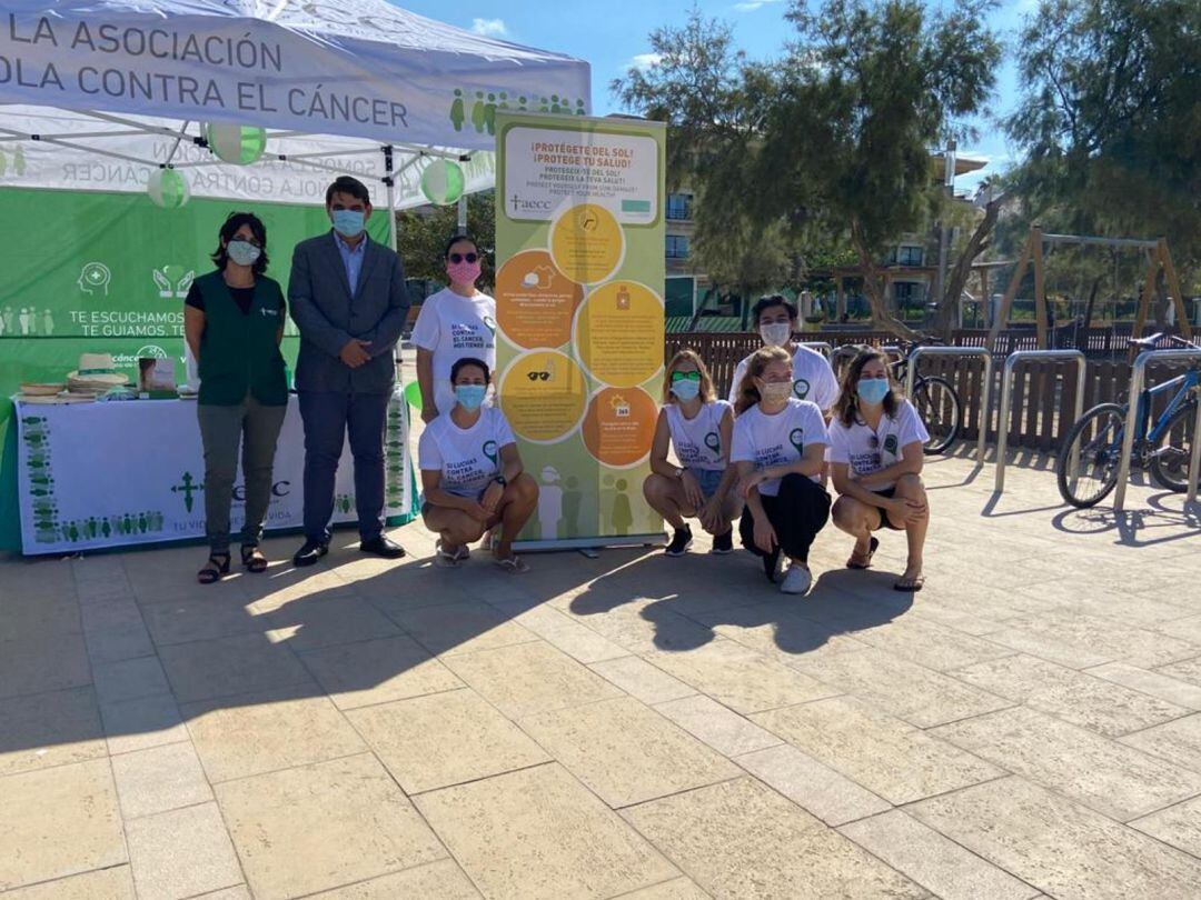 Carpa de la Asociación Española Contra el Cáncer en Ciudad Jardín