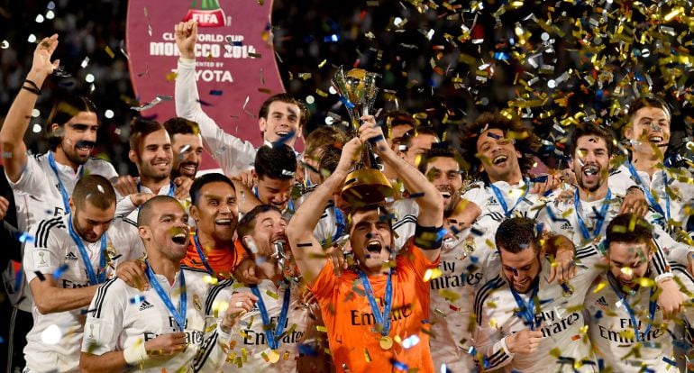 Casillas levanta la copa del Mundial de Clubes